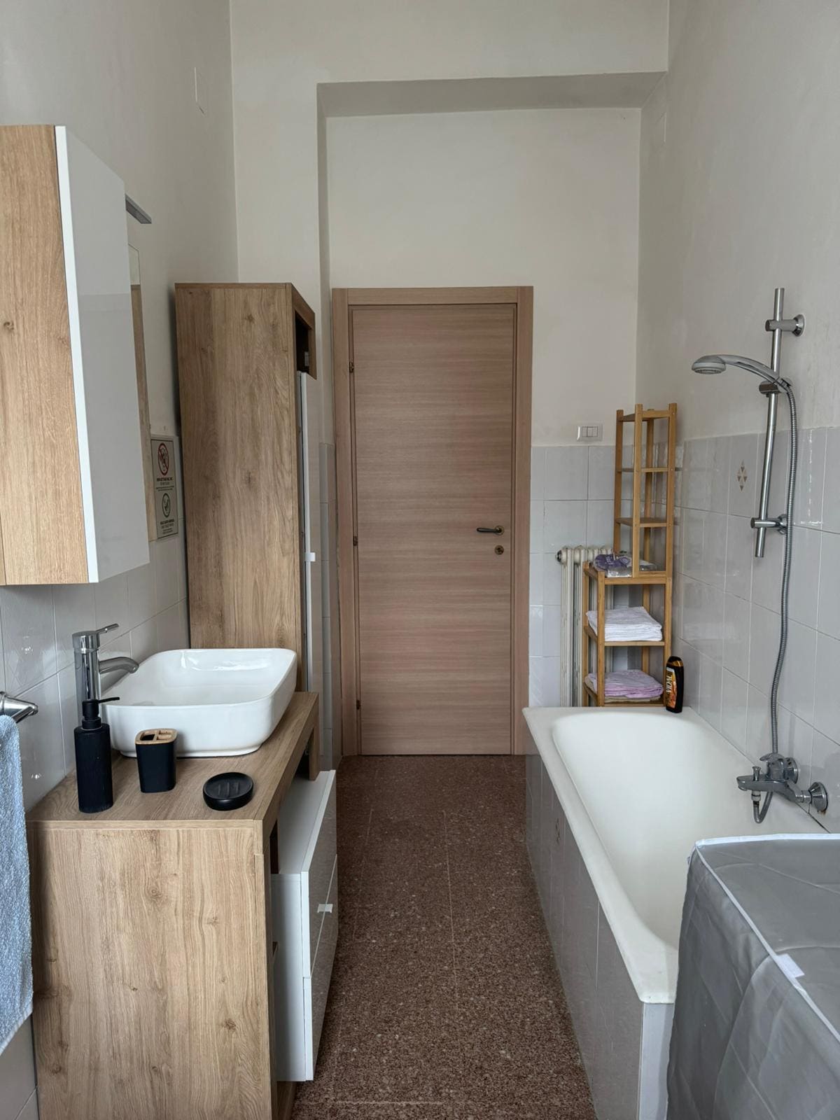 bagno completamente accessoriato