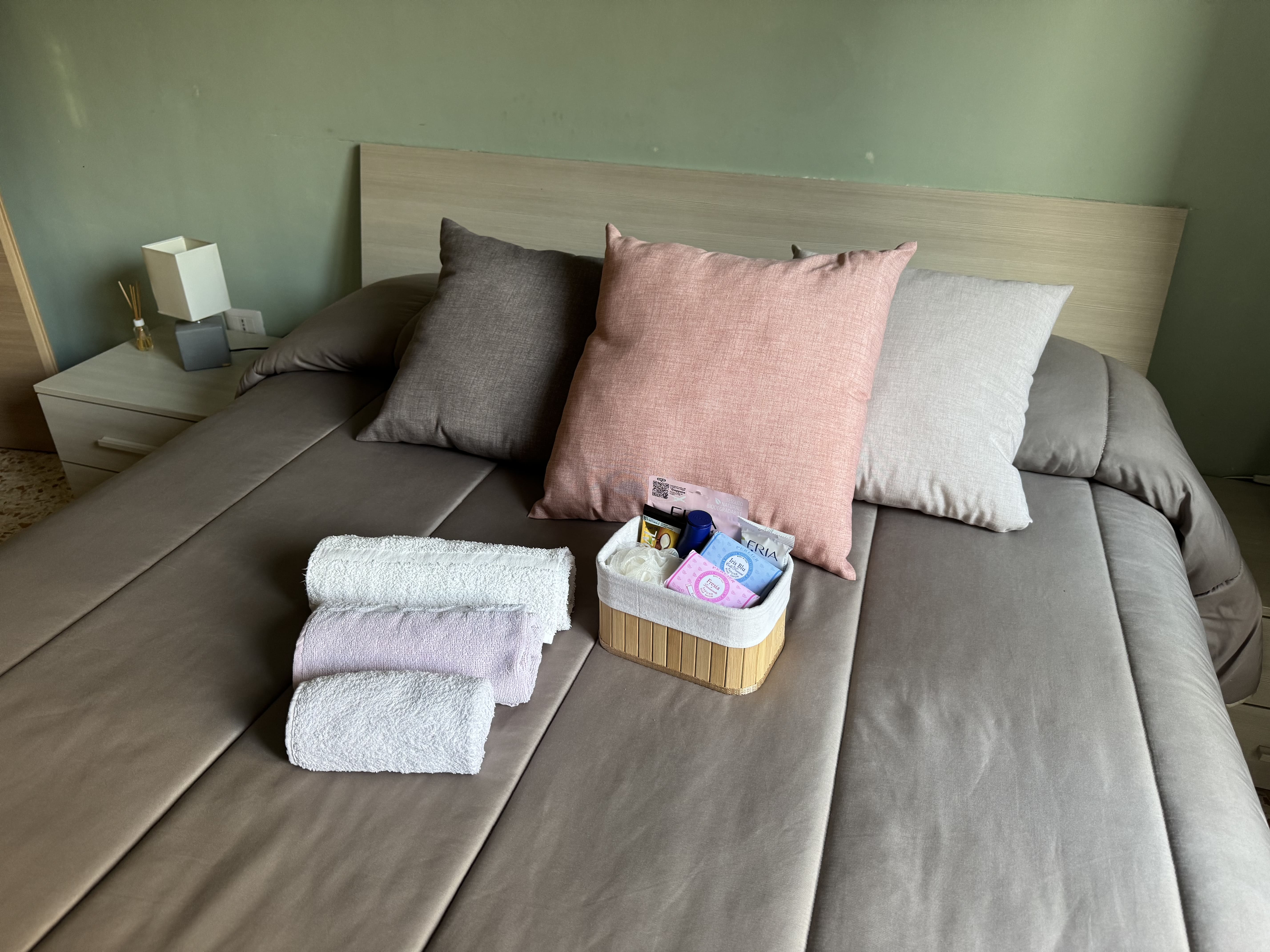 letto ed asciugamani ospiti