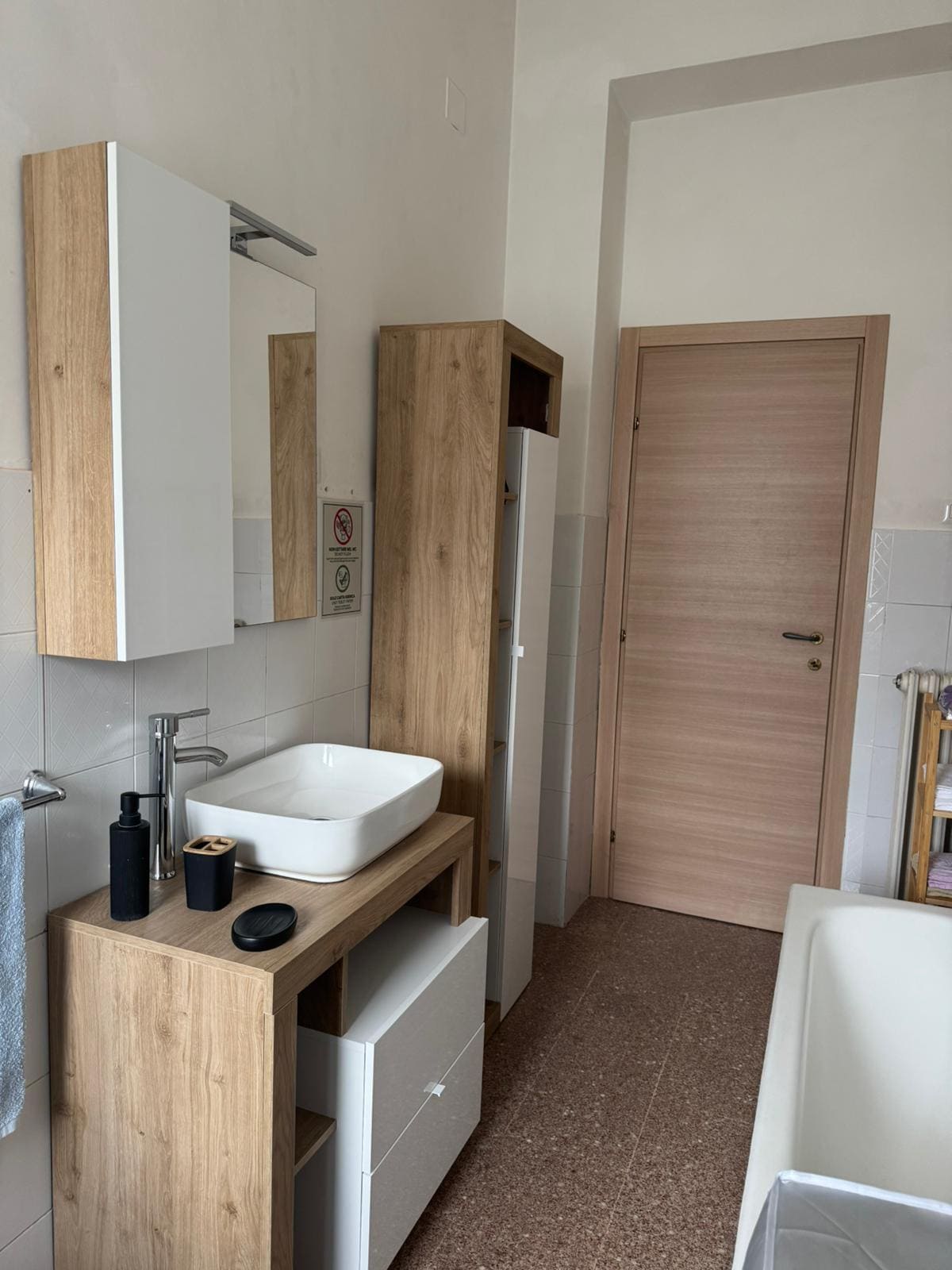 angolo mobili del bagno